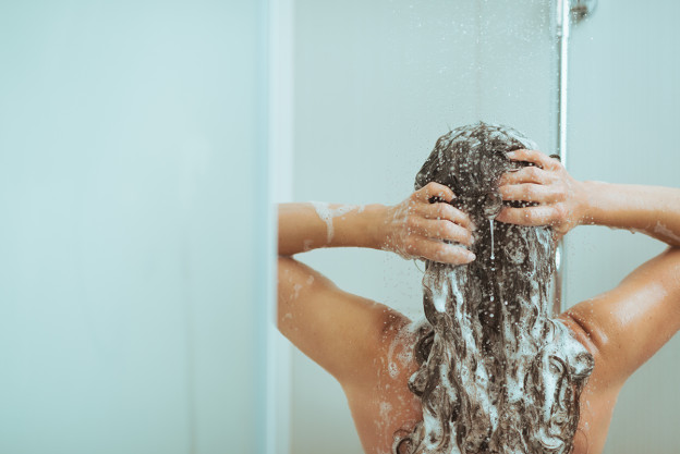Kann man Duschgel für die Haare benutzen